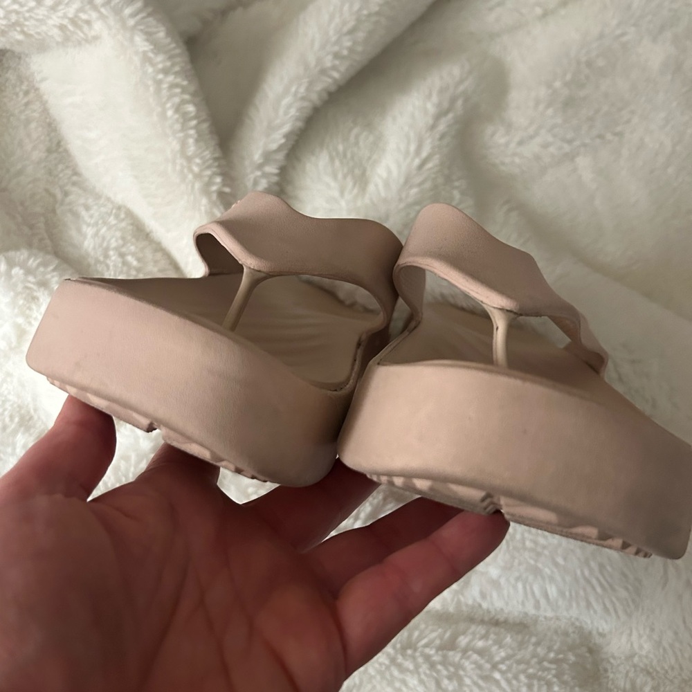 Crocs Getaway Platform Flip Flops in Quartz - Picture 7 of 11